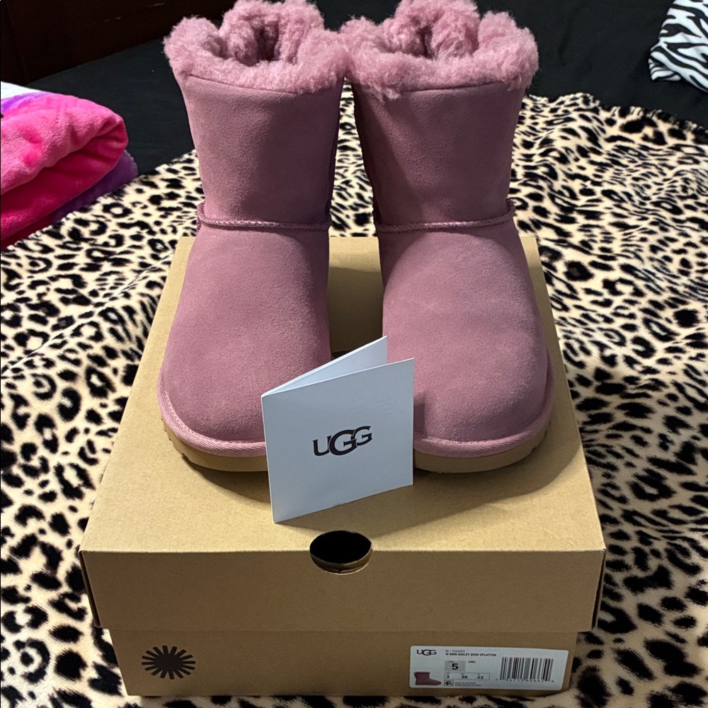 🎀 UGG w/ Mini Bailey Bow Boots {splatter} 🎀